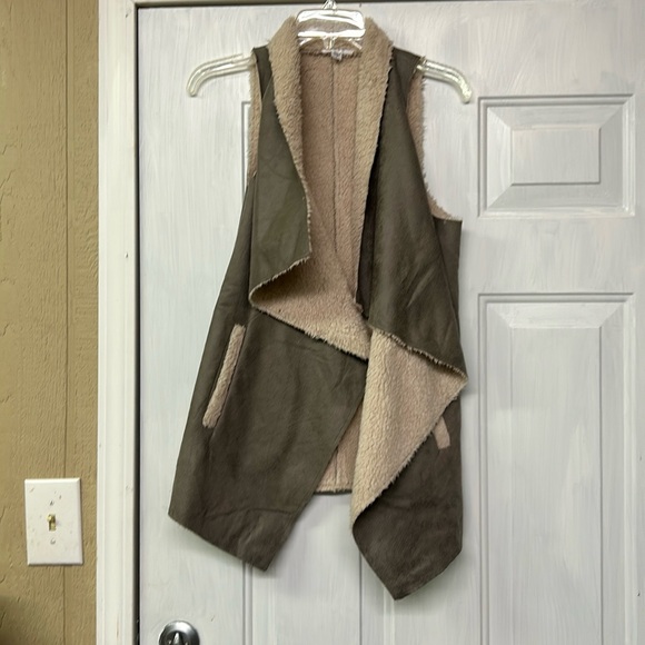 Women’s vest - Picture 1 of 3